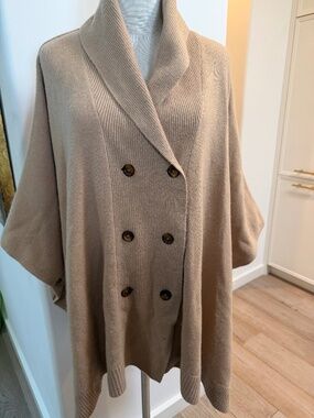 Nordstrom Collection Cashmere Camel cape Size M/L